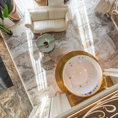Jacuzzi Exotica Apartment クライペダ エクステリア 写真