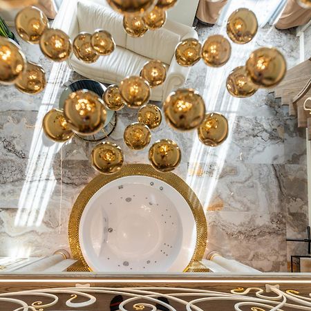 Jacuzzi Exotica Apartment クライペダ エクステリア 写真