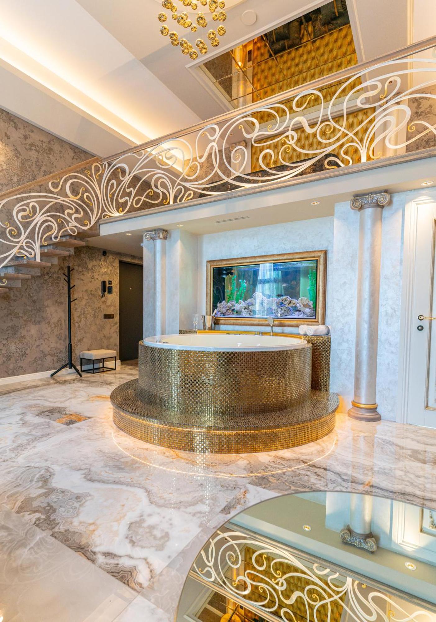 Jacuzzi Exotica Apartment クライペダ エクステリア 写真