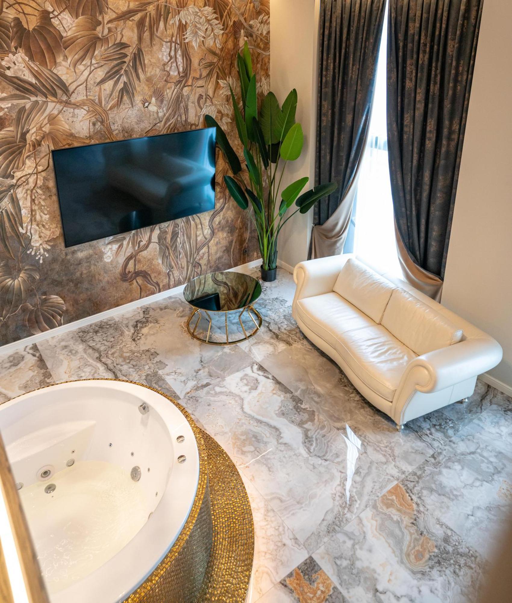 Jacuzzi Exotica Apartment クライペダ エクステリア 写真