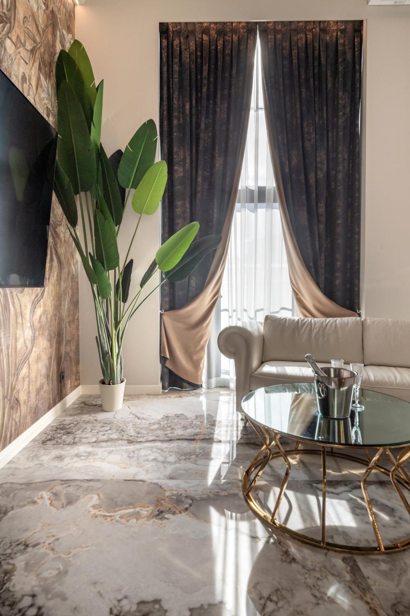 Jacuzzi Exotica Apartment クライペダ エクステリア 写真