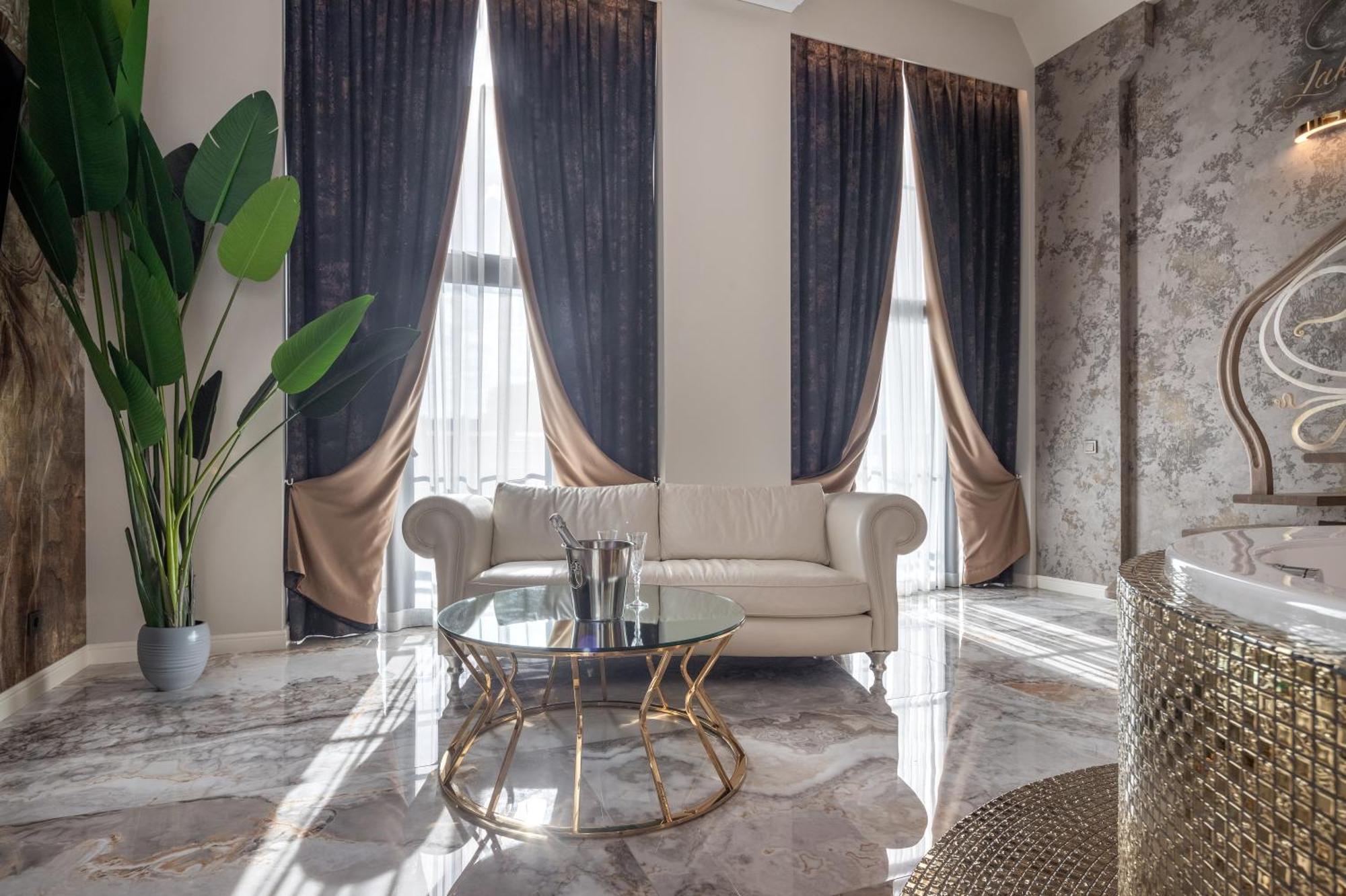 Jacuzzi Exotica Apartment クライペダ エクステリア 写真