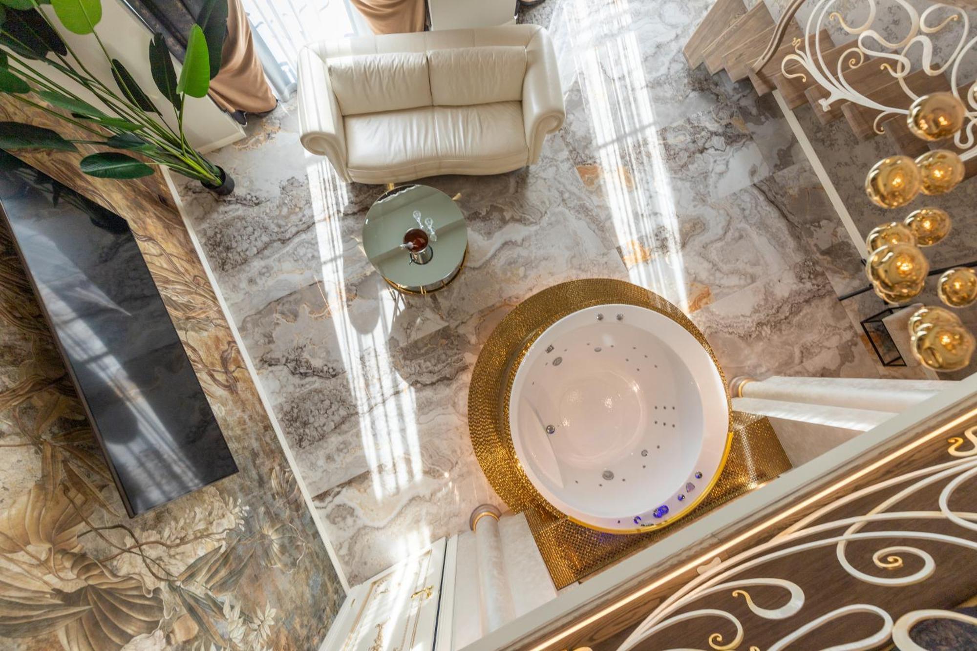 Jacuzzi Exotica Apartment クライペダ エクステリア 写真