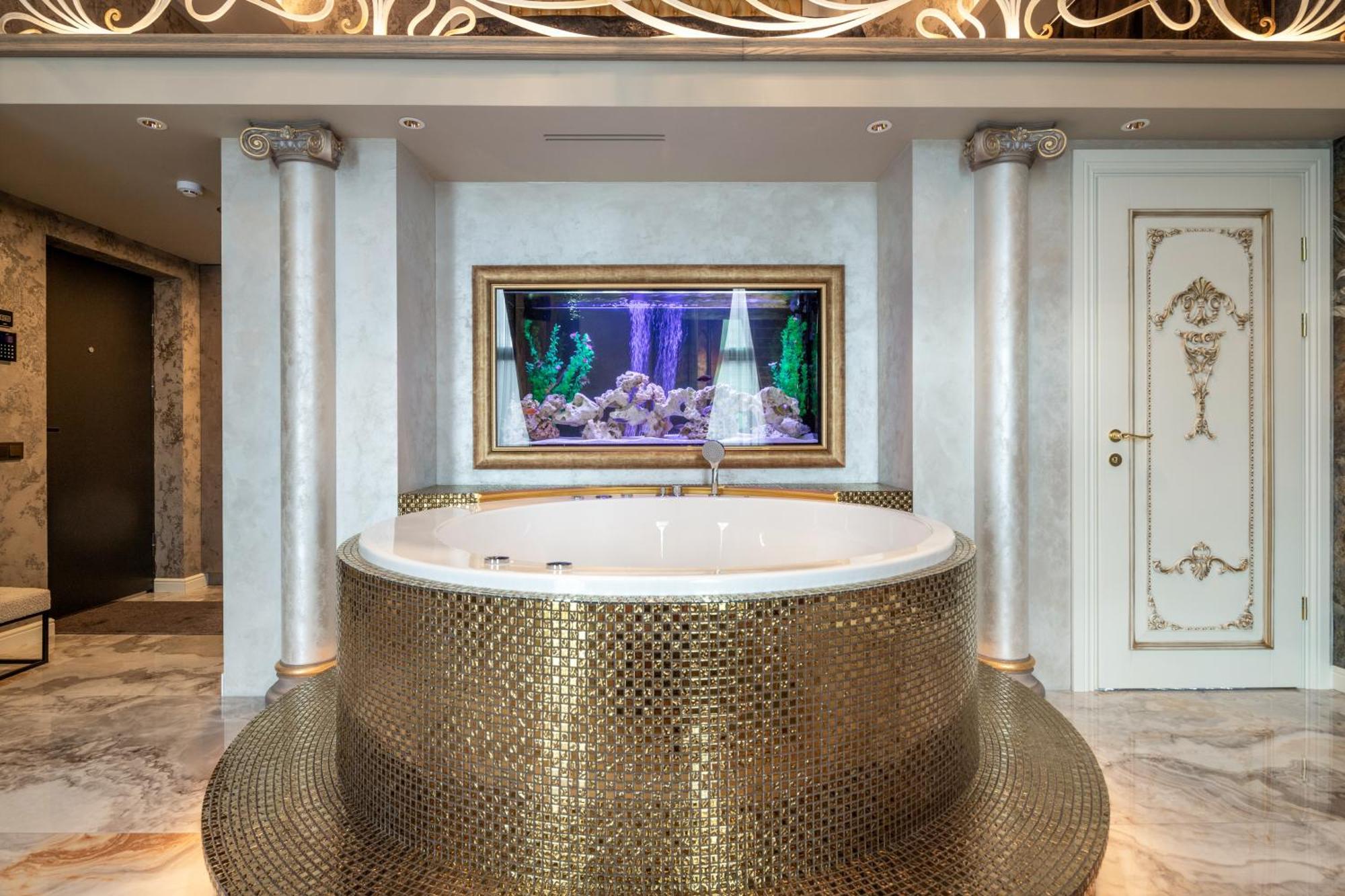 Jacuzzi Exotica Apartment クライペダ エクステリア 写真