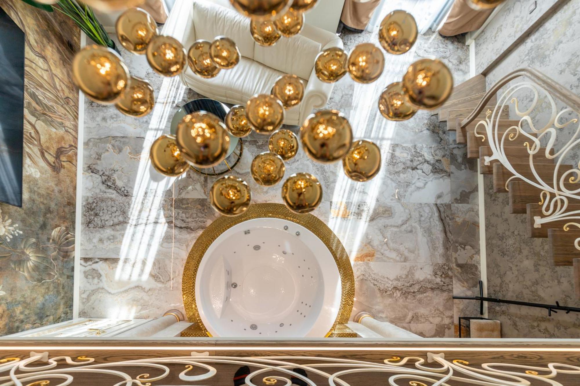 Jacuzzi Exotica Apartment クライペダ エクステリア 写真